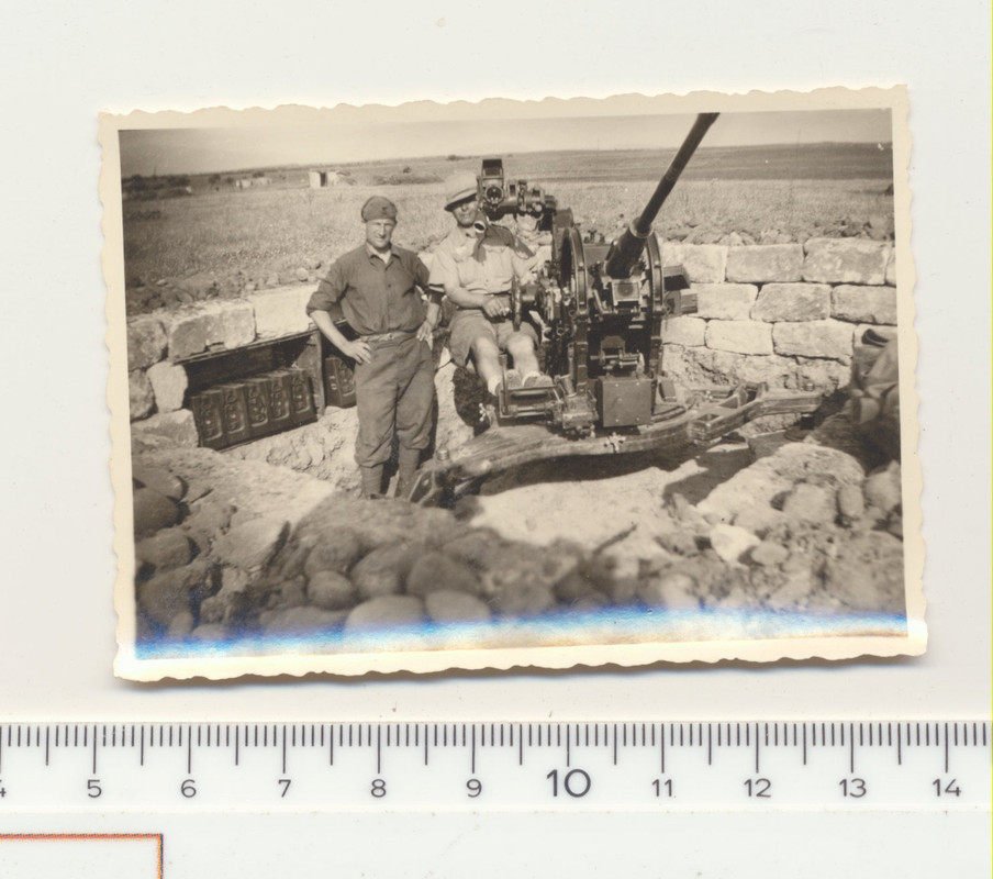 KLASSE FOTO KAMERADEN MIT FLAKGESCHÜTZ IN STELLUNG 2.WK