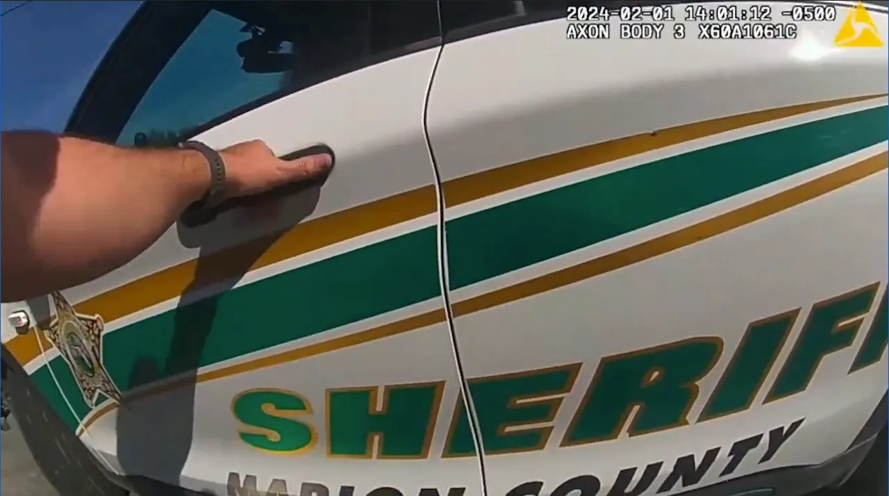 Mujer roba una patrulla y desata una persecución