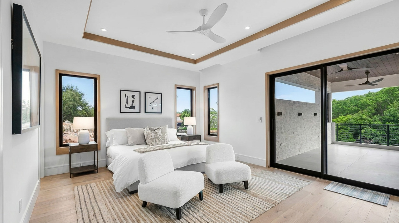 Contemporary Waterfront – Bedroom