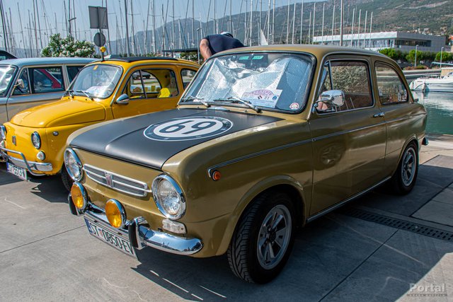 FIAT 850 Special - Page 3 Izlozba-oldtimer-automobila-kastel-gomilica-47