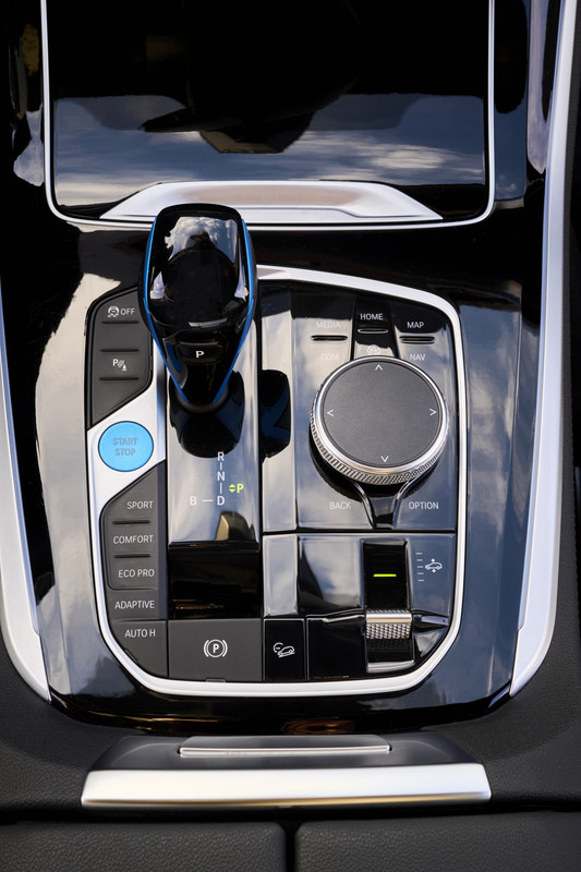 P90494447_highRes_bmw-ix5-hydrogen-on-