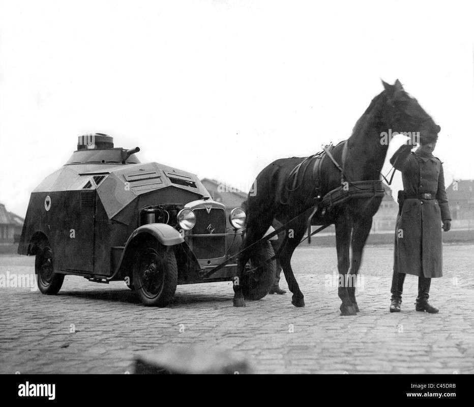 dummy-tanks-of-the-reich-army-C45DRB