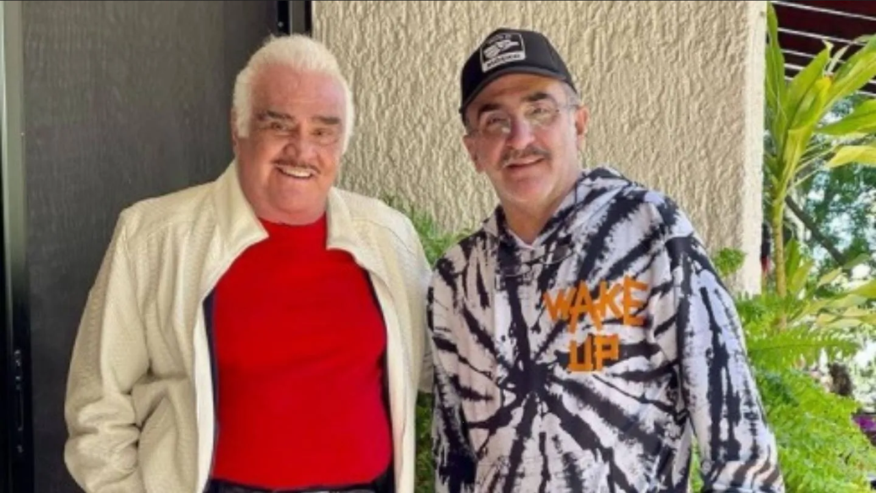 A dos años de su muerte, Vicente Fernandez Jr recuerda a su papá en noche buena