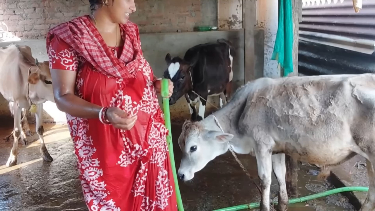 Bengali lady big wet jiggling boobs in red maxi.mp4_snapshot_00.45.021