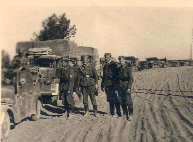 Foto Russlandfeldzug Soldaten Panzer  (2)
