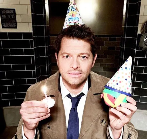 Castiel being a birthday boy with cupcakes yum