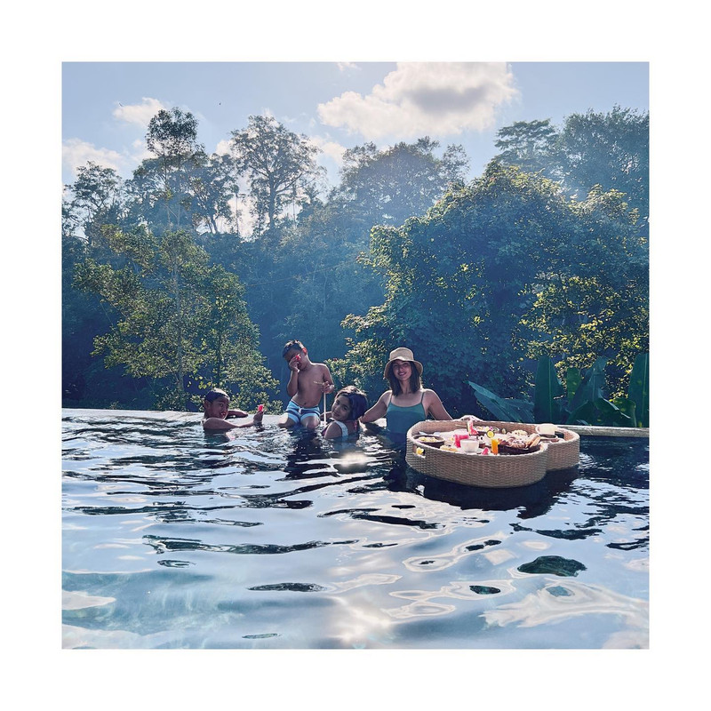 Potret momen seru keluarga Nia Ramdhani saat liburan, sambangi Labuan Bajo hingga Pulau Bali.
