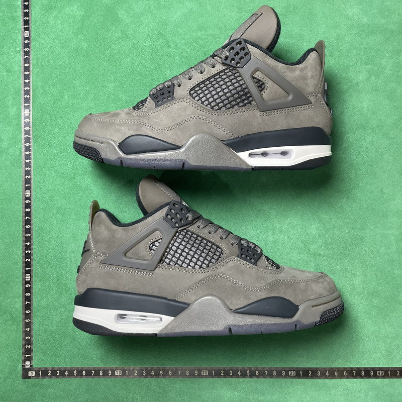 Air Jordan 4 Retro