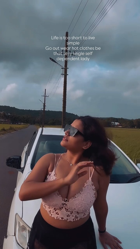 busty desi cleavage show in public.mp4_snapshot_00.20.020
