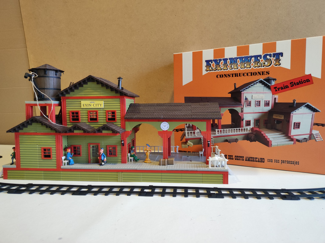 Caja Train Station 10