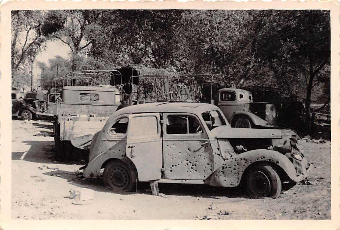 Einschuß - Löcher am engl. PKW Humber Snipe Dünk