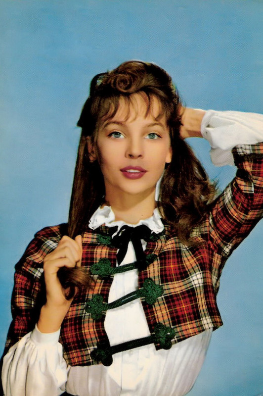 leslie_caron_mb90
