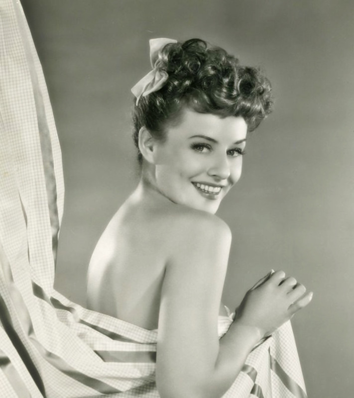 paulette_goddard_mc14