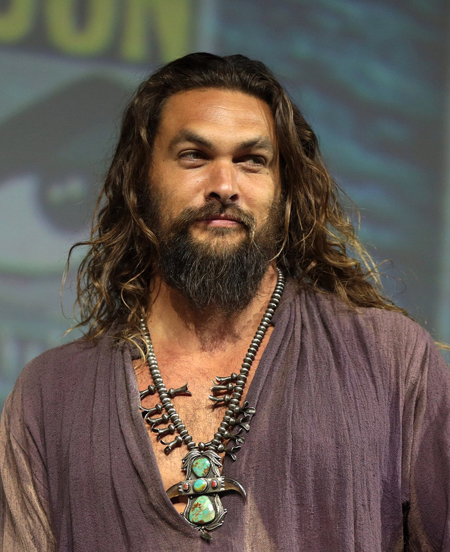 1200px-Jason-Momoa-43055621224-cropped.jpg