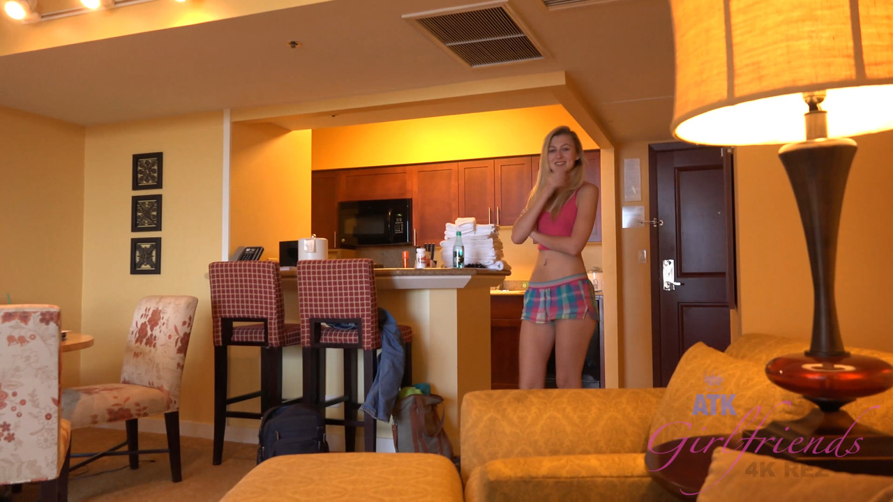 AGr@c3 - 47KG!rlfr!3nd$ - 1222154K.mp4_snapshot_00.09.643