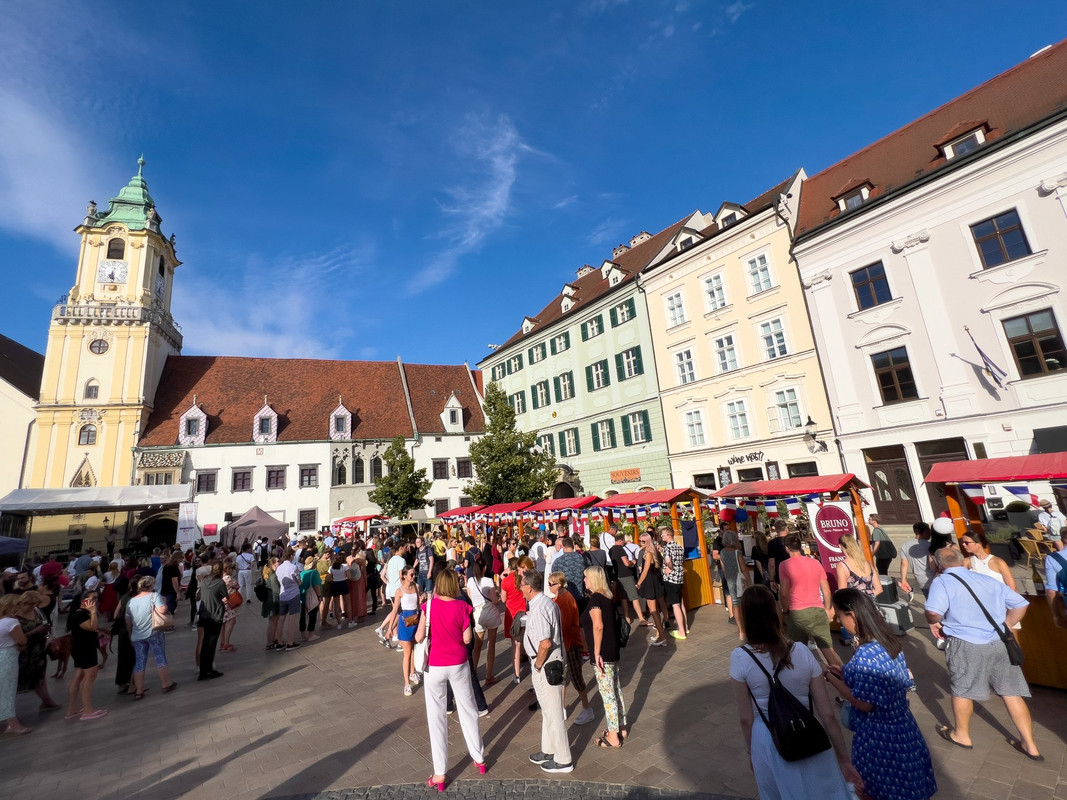 Institut français de Slovaquie - Francúzsky inštitút na Slovensku 01