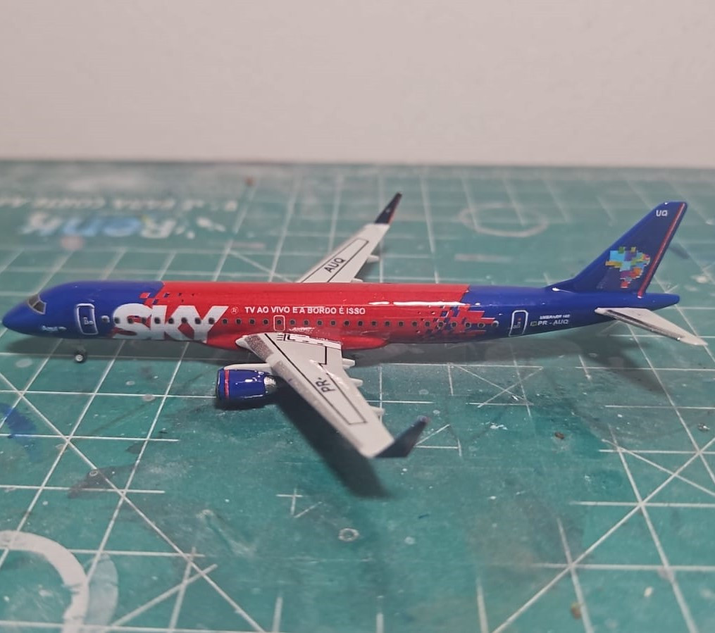 Embraer 195 1:400 Azul Sky