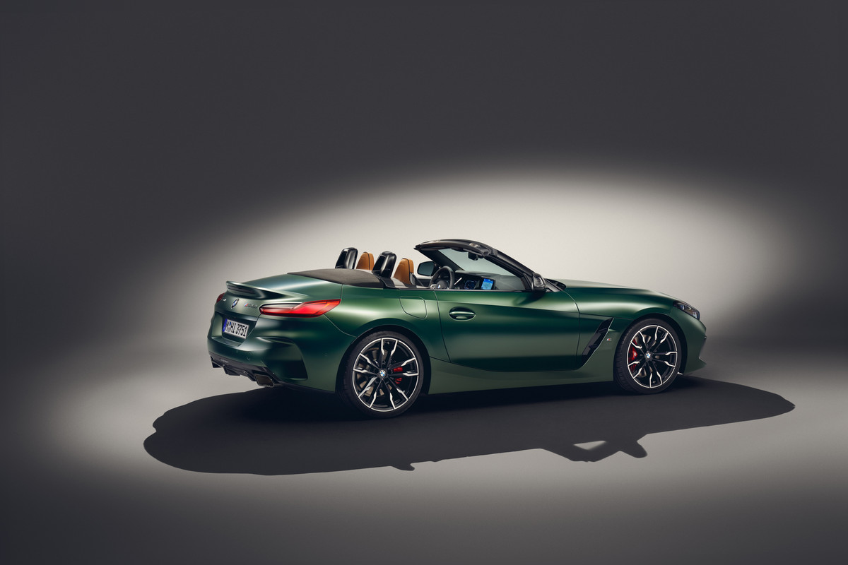 P90535781_highRes_the-bmw-z4-m40i-with