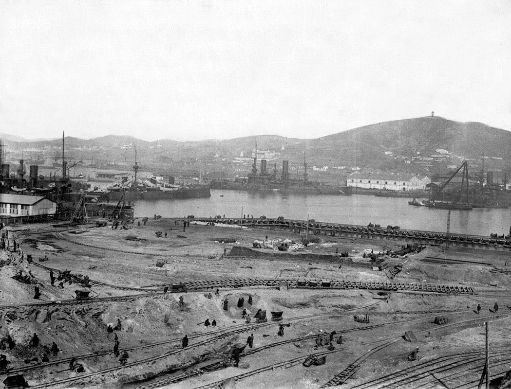 Рытьё котлована дока