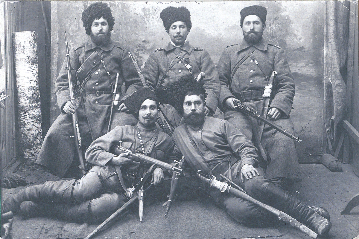 Справа вверху - Сладков Георгий Никитич