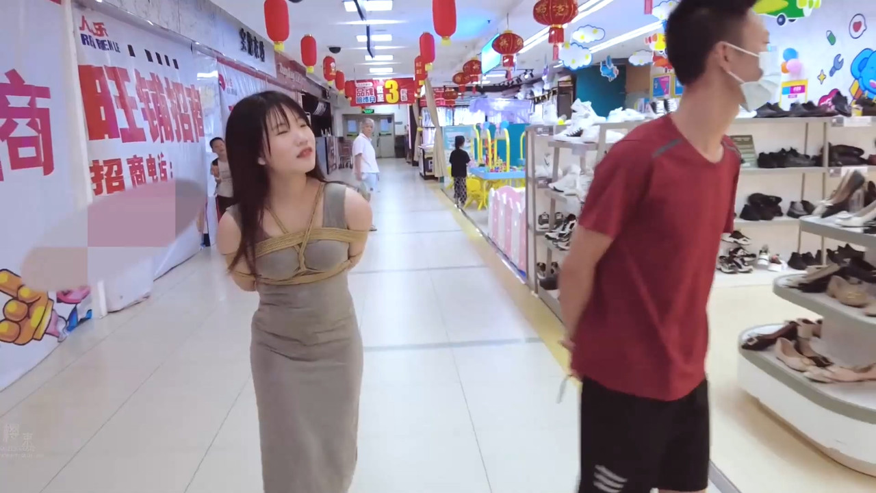 樱束原创 哥妹系列—内置玩具绑绳外露逛超市.mp4_20210924_085632.708