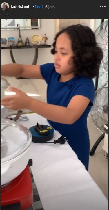 Fadel Islami bercanda bersama putri sambungnya yang sudah merasa lapar (Instagram/fadelislami_)