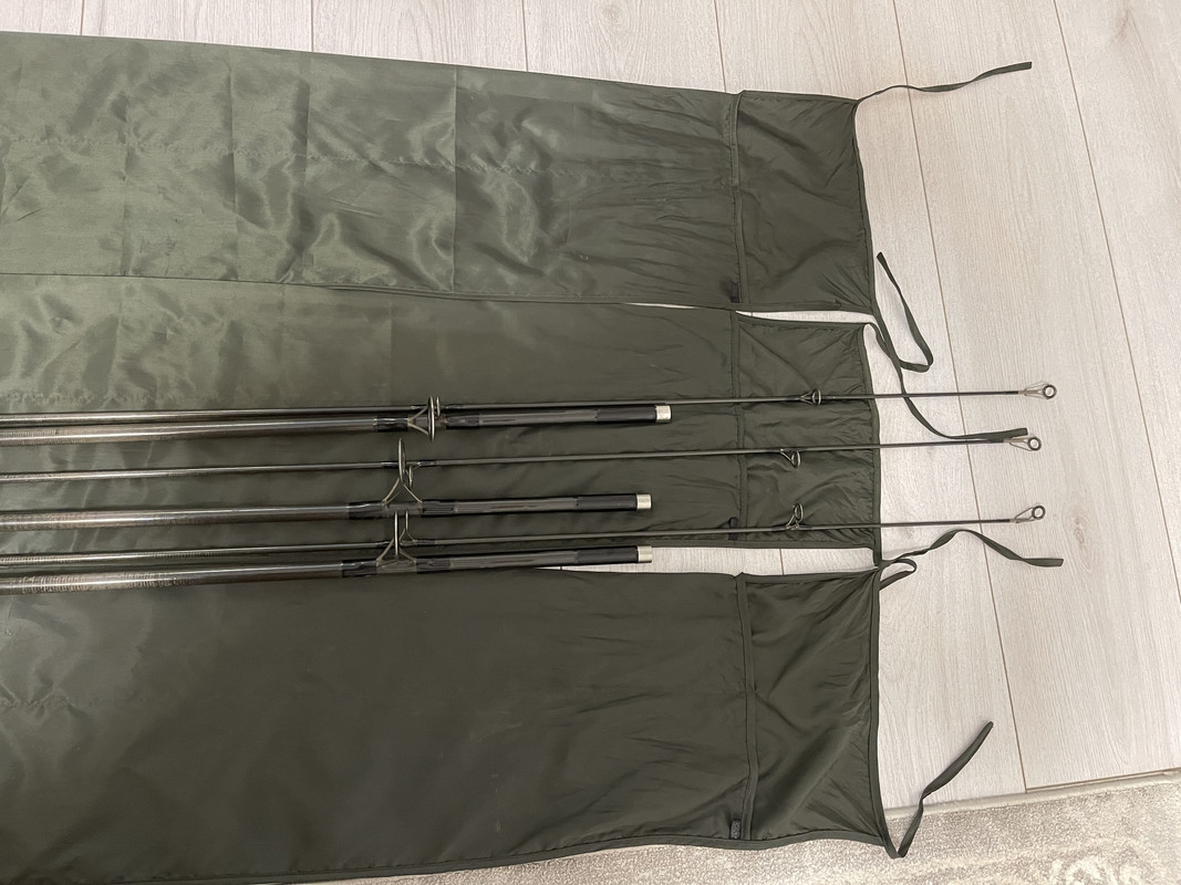 D0D9F210-9BDB-4A46-B29E-15F7B335D8DE