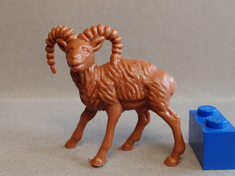 Very unusual unicolour models :-0 Strange-Ibex