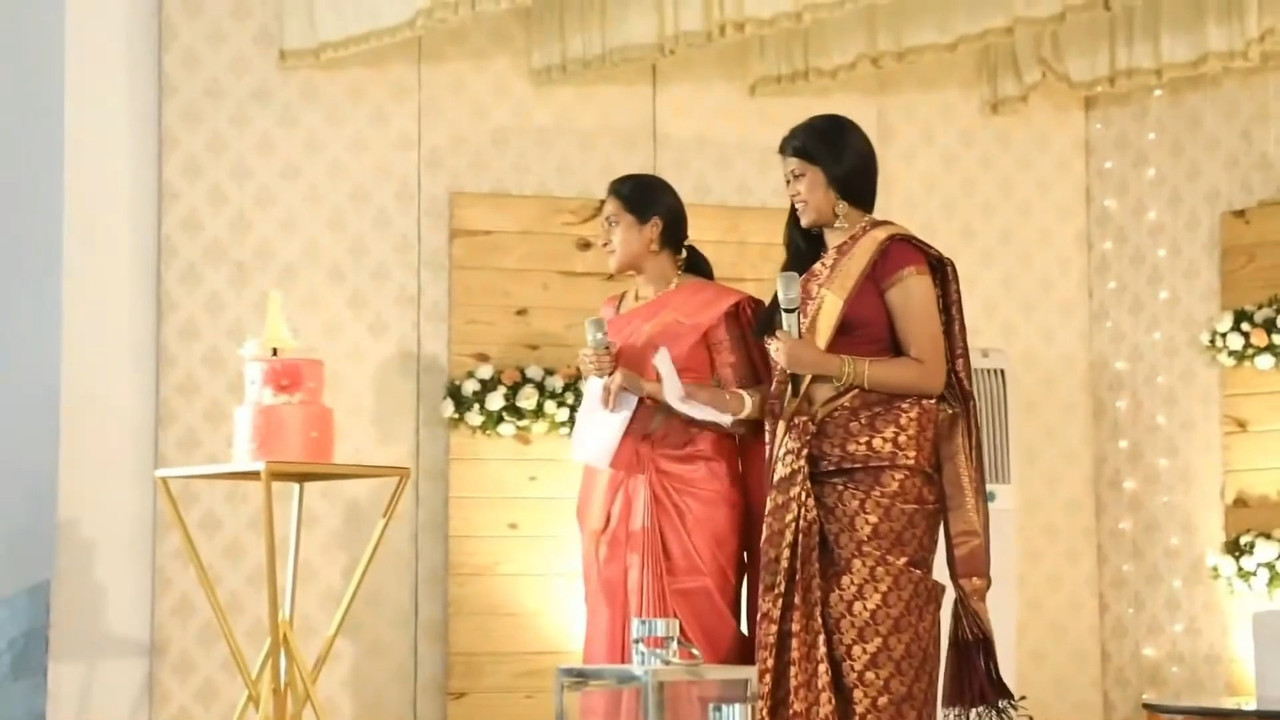 Kerala lady sexy open navel in saree during wedding.mkv_snapshot_00.21.006