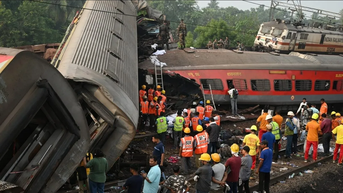 Trágicas fotos del choque de trenes en India; casi 300 cadáveres junto a las vías