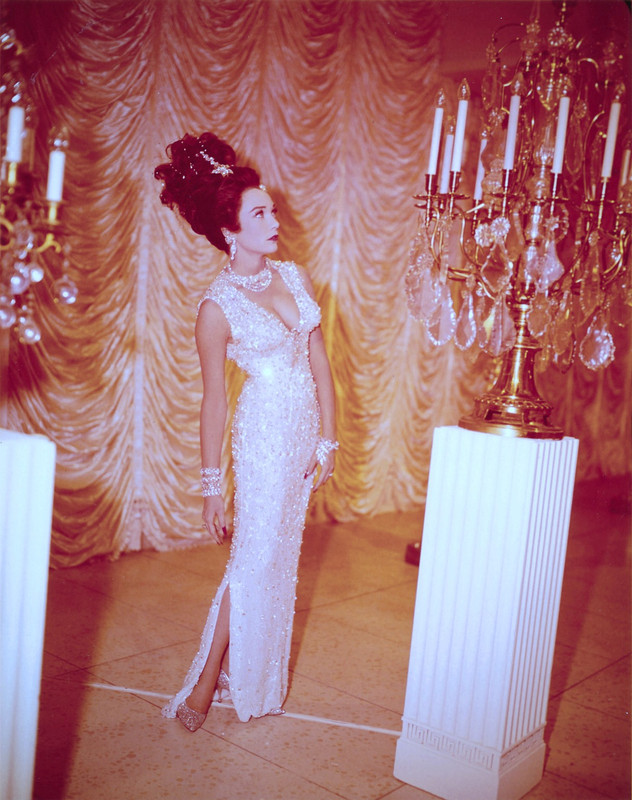 Shirley_MacLaine_c80