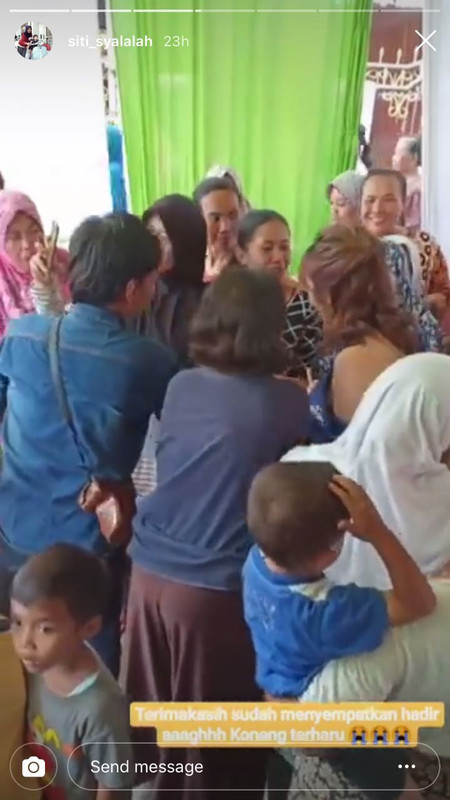 Gisella saat hadiri nikahan Koneng