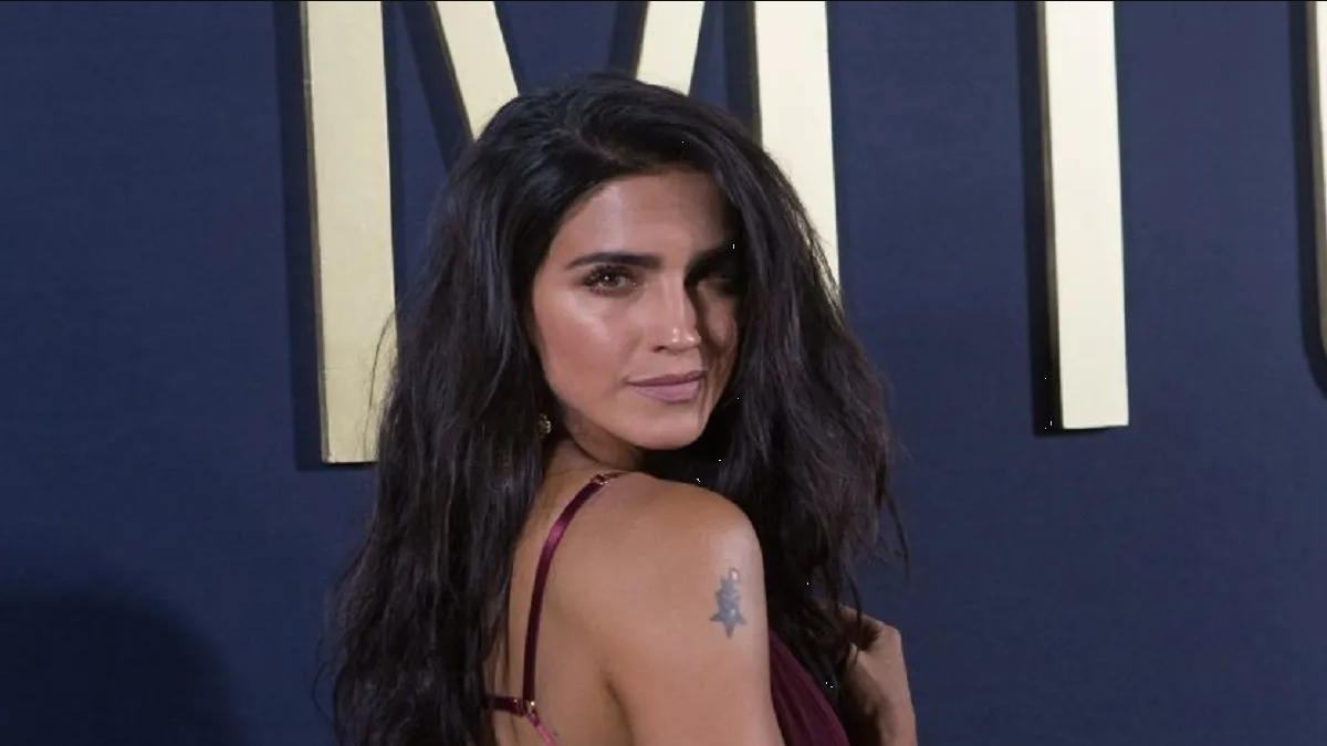 Bárbara de Regil deslumbra a fans con este sensual vestido negro