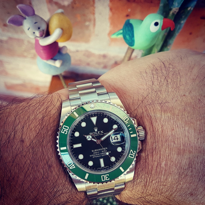 Rolex Submariner 40 mm Ref. 116610LV 'Hulk' (2)