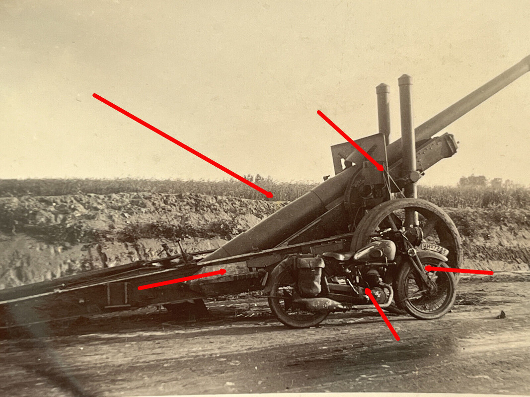 Foto, Schwere Art. Abt. 445, Krad vor Geschütz, Beutegeschütz, Motorrad, Ukraine