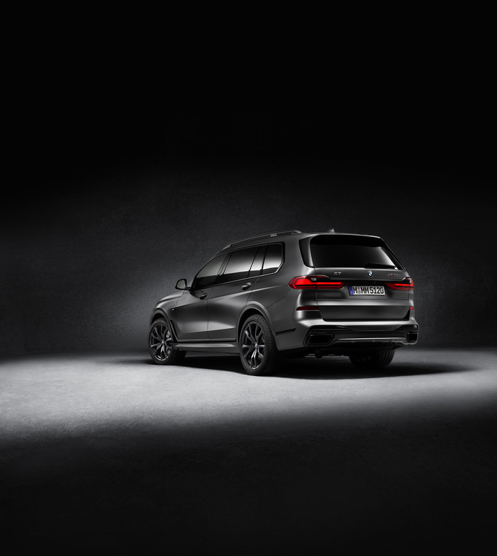 P90386153_highRes_bmw-x7-edition-dark-