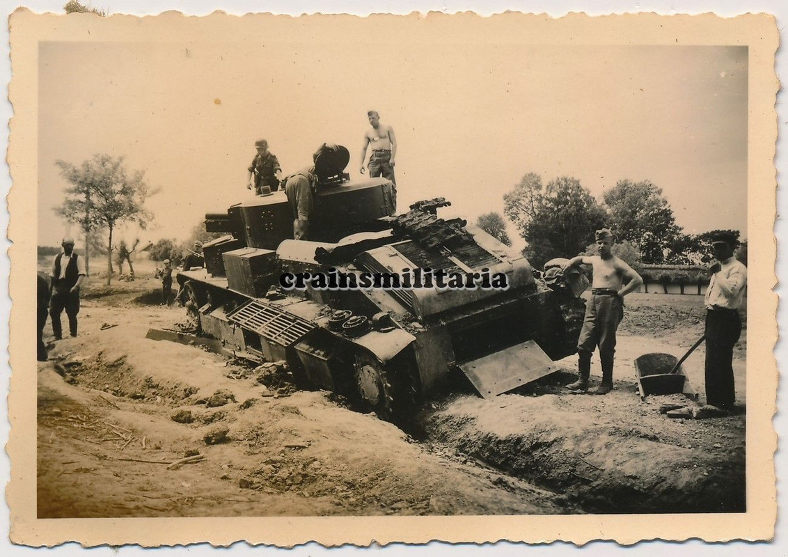 Broken T-28_154a1. Западная Украина