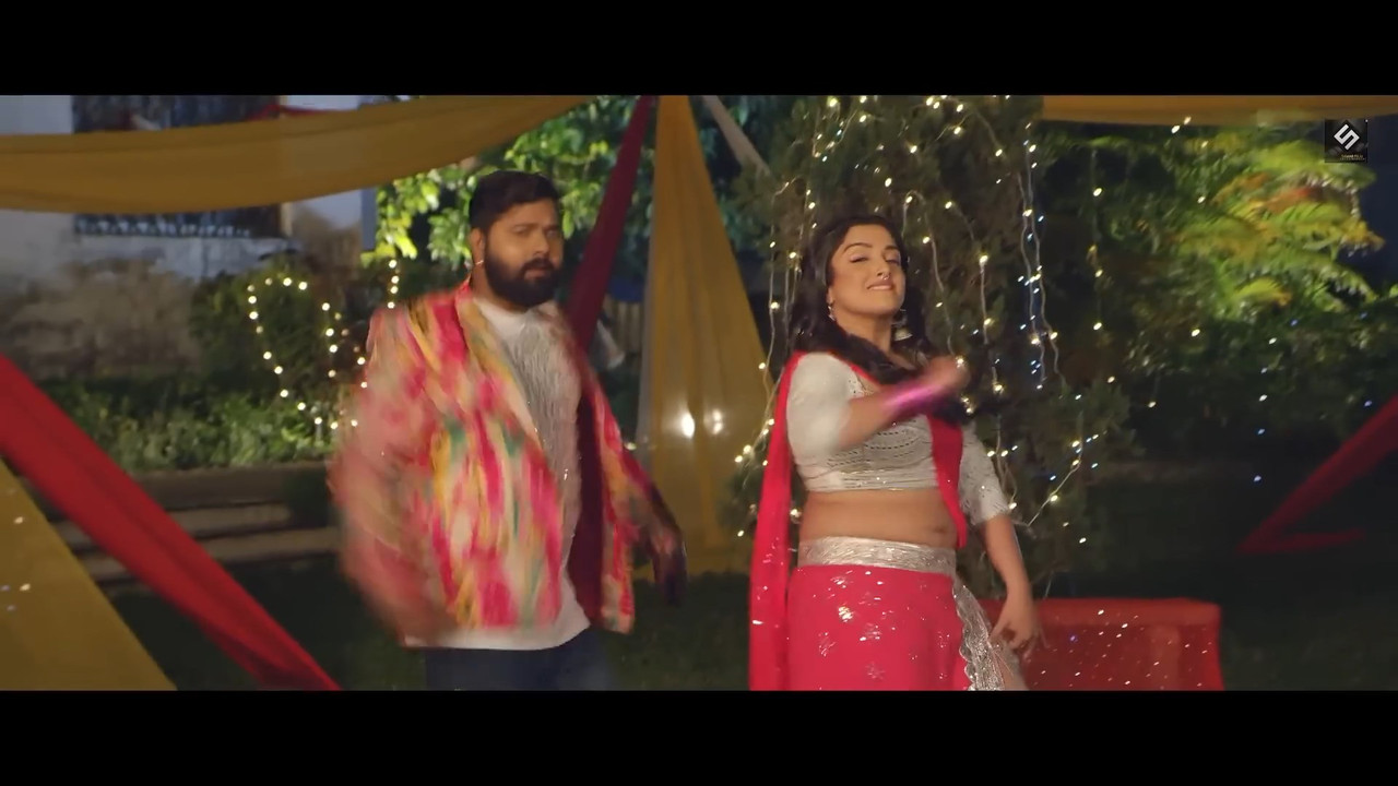 Amrapali Dubey Hot Sexy song latest bhojpuri gana -Samaj Mein Parivartan.mp4_snapshot_00.14.504