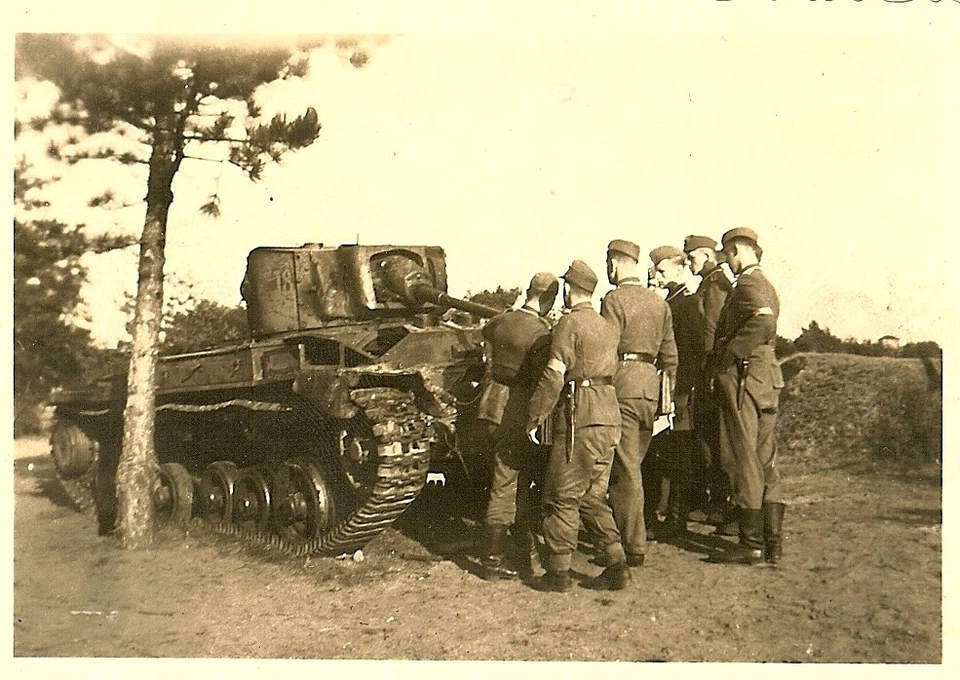 RARE Germans w Captured Russian Lend Lease British Valentine Panzer Tank (1)