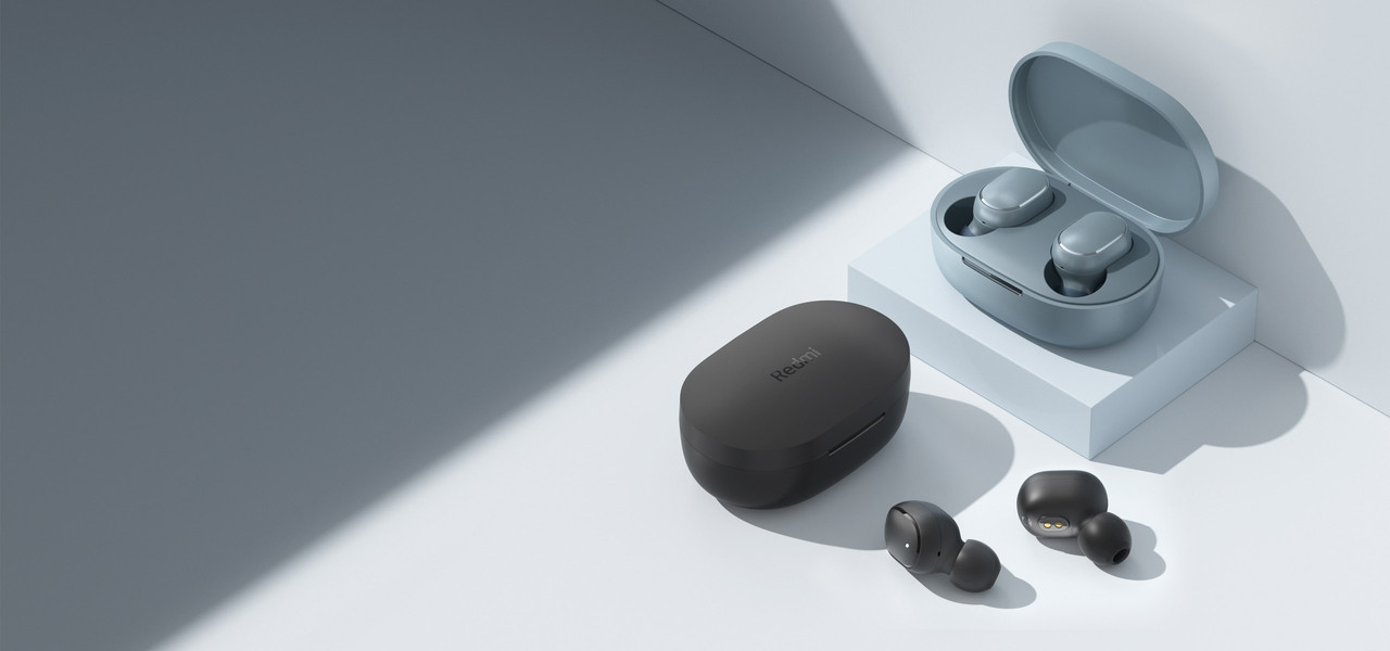 Estuche de carga y audífonos Redmi Buds Essential.