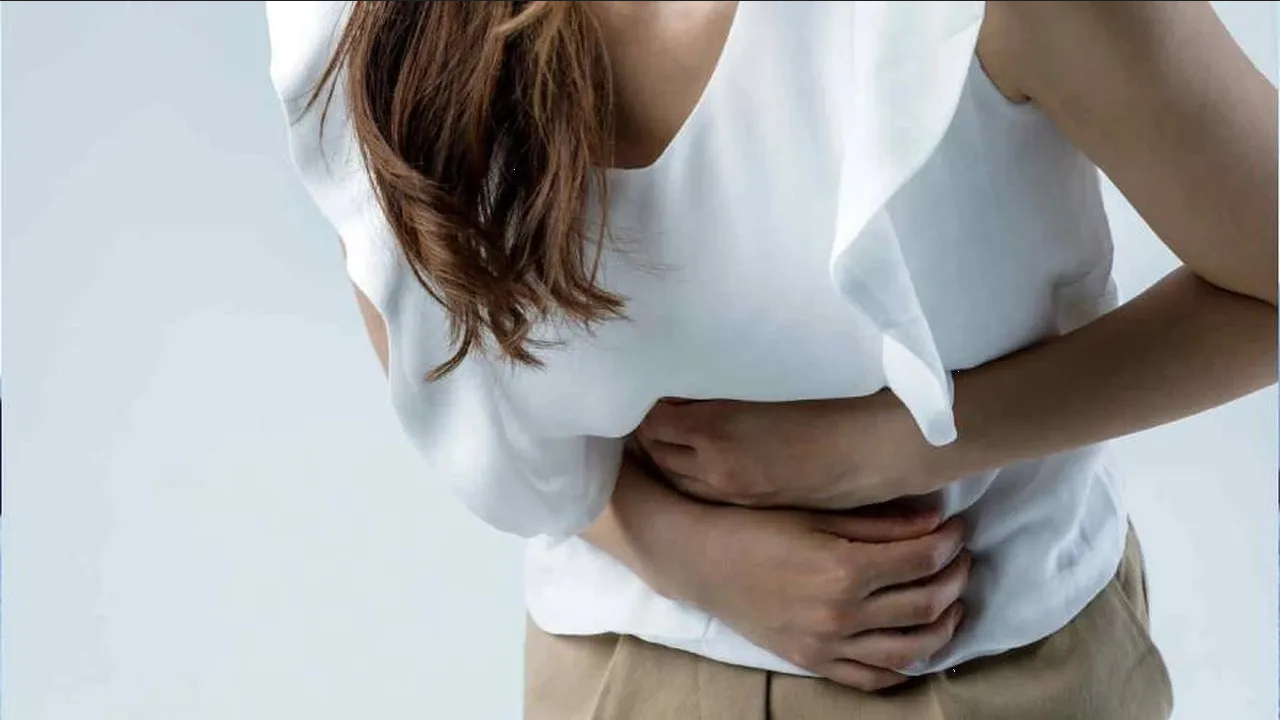 ¿Problemas de gastritis, reflujo y acidez? Alivia los síntomas con este jugo