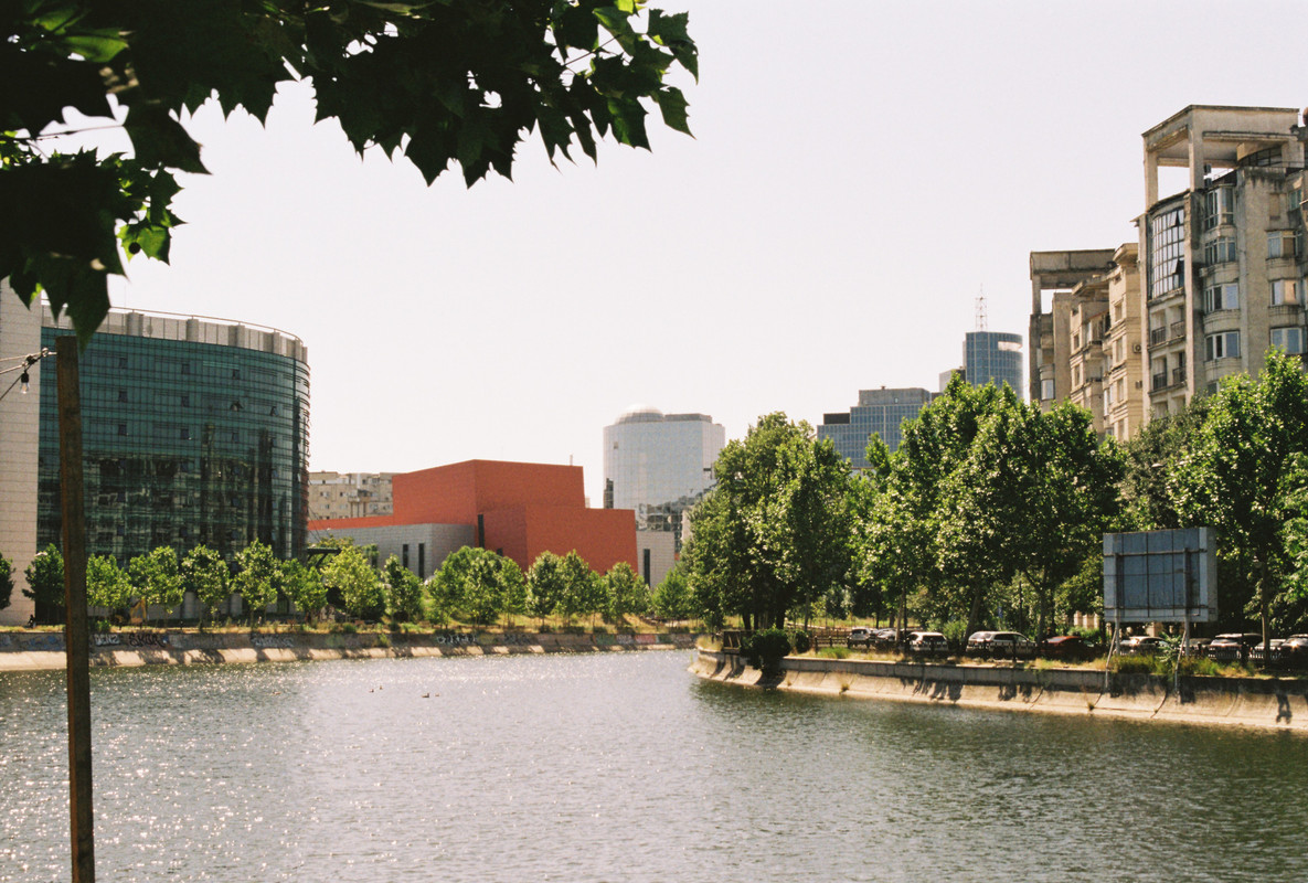R1-09501-0035.jpg