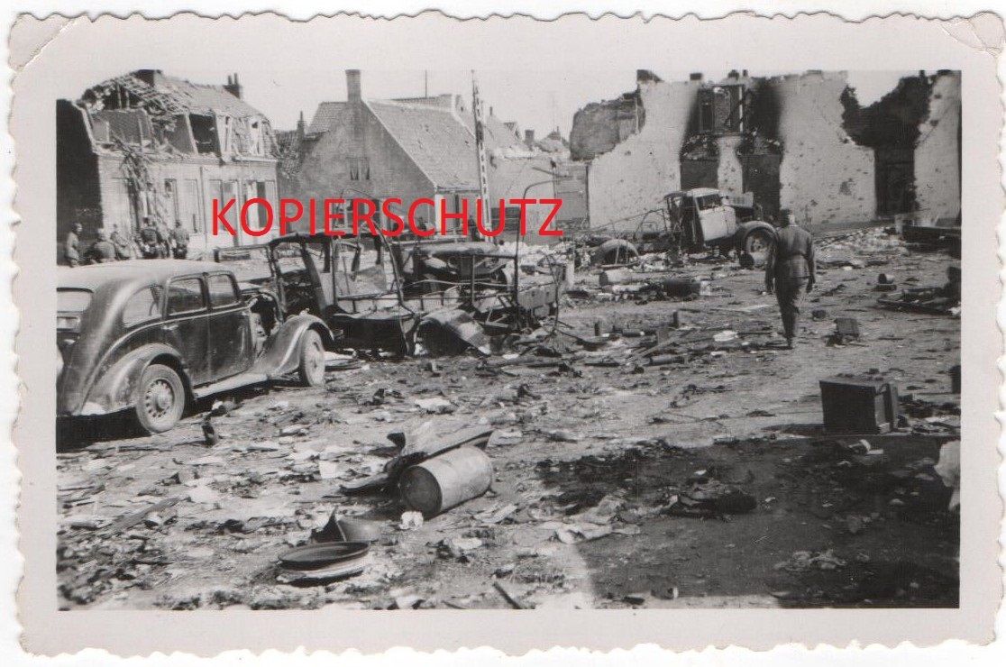 Foto 2.WK WW2 Schlachtfeld zerstörte Fahrzeuge T