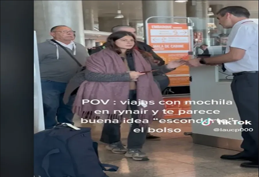 Usa insólita técnica para llevar más equipaje arriba del avión