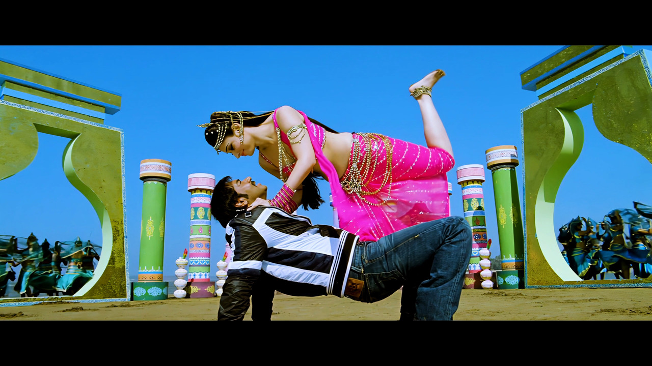 Tamanna Hot Song From Himmatwala Naino Main Sapna 4K (Best Quality).mp4_snapshot_00.50_[2021.04.05_1