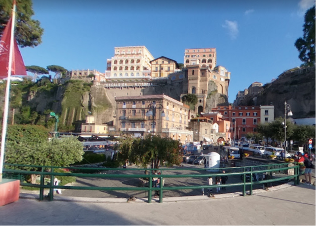 Sorrento, la entrada a la Costa Amalfitana - Nápoles y algo más y algo menos. Agosto 2022 (20)