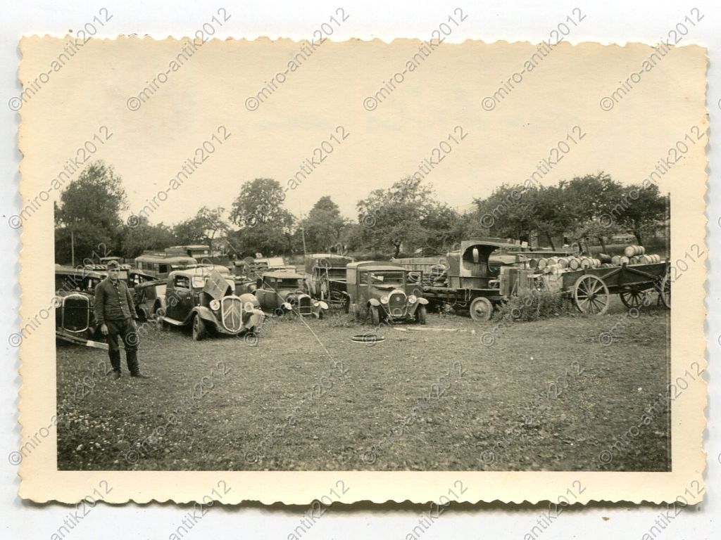 Foto, Wehrmacht, zerstörte PKW, Citroen, LKW vor