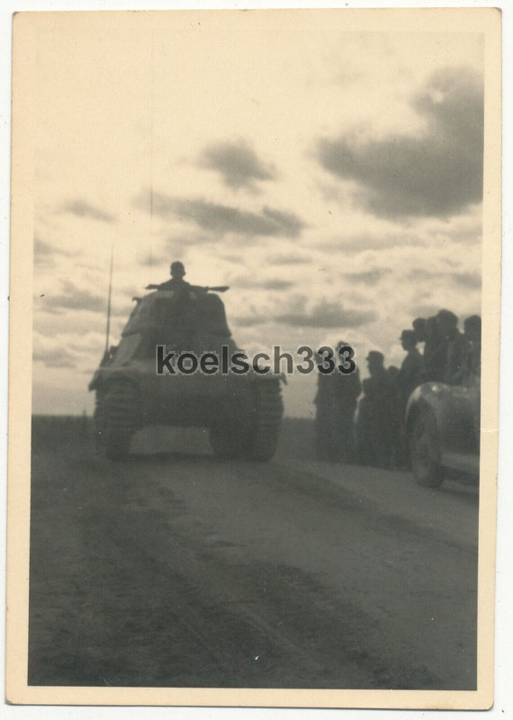 Foto französische Char Beute Panzer der Wehrmacht auf dem Marsch in Estland