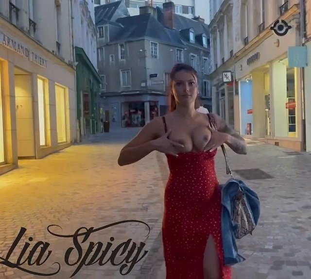 After A Date In A Restaurant, We Had Sex In Parking Lot 1