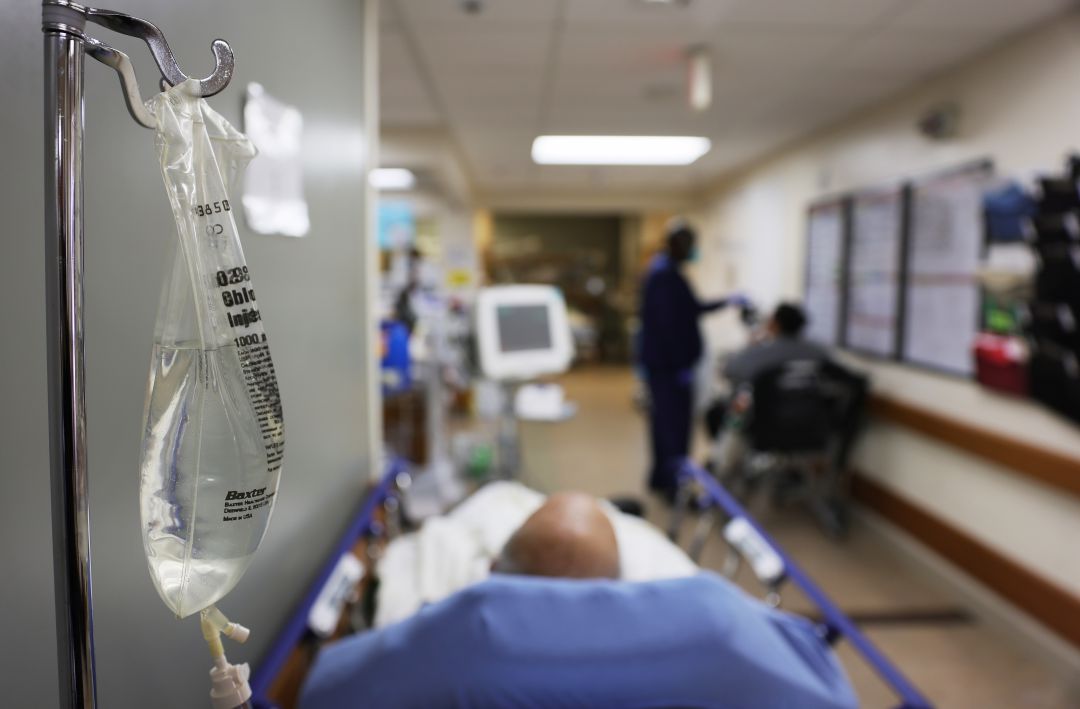 Estados Unidos bate nuevo récord de hospitalizaciones por COVID-19